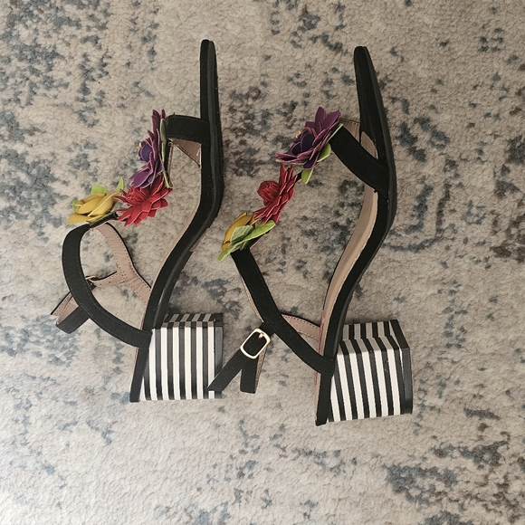 Betsey Johnson Adde sandals, Size 7.5, preloved ๐ก๐ - Picture 4 of 5